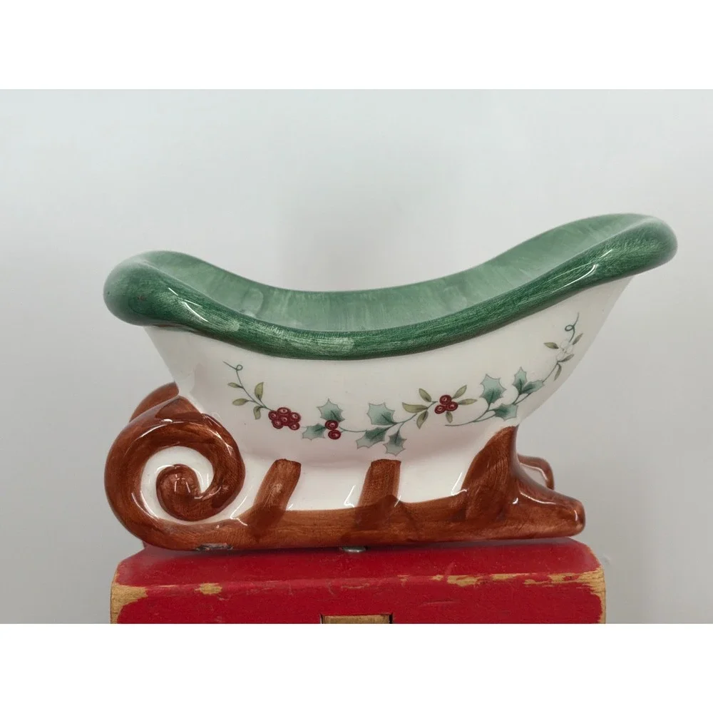 Pfaltzgraff Winterberry Ceramic Sleigh Soap Dish Christmas Holiday Decor 7 Inch